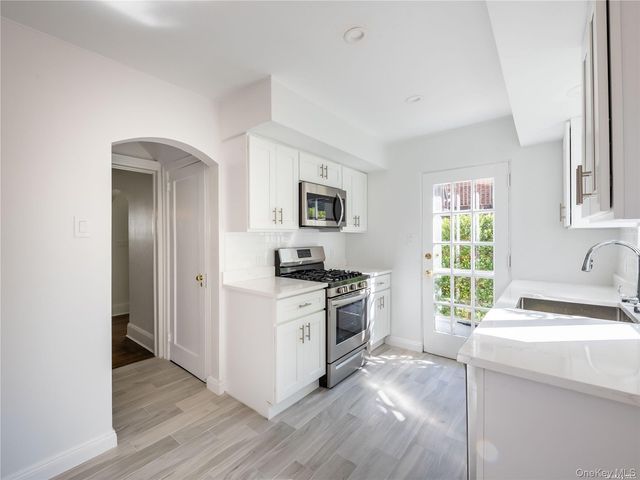 109 Chase Road, Manhasset, NY 11030