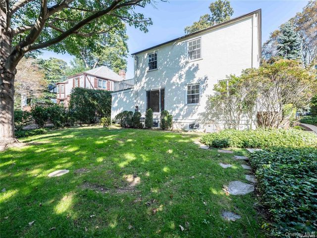 109 Chase Road, Manhasset, NY 11030