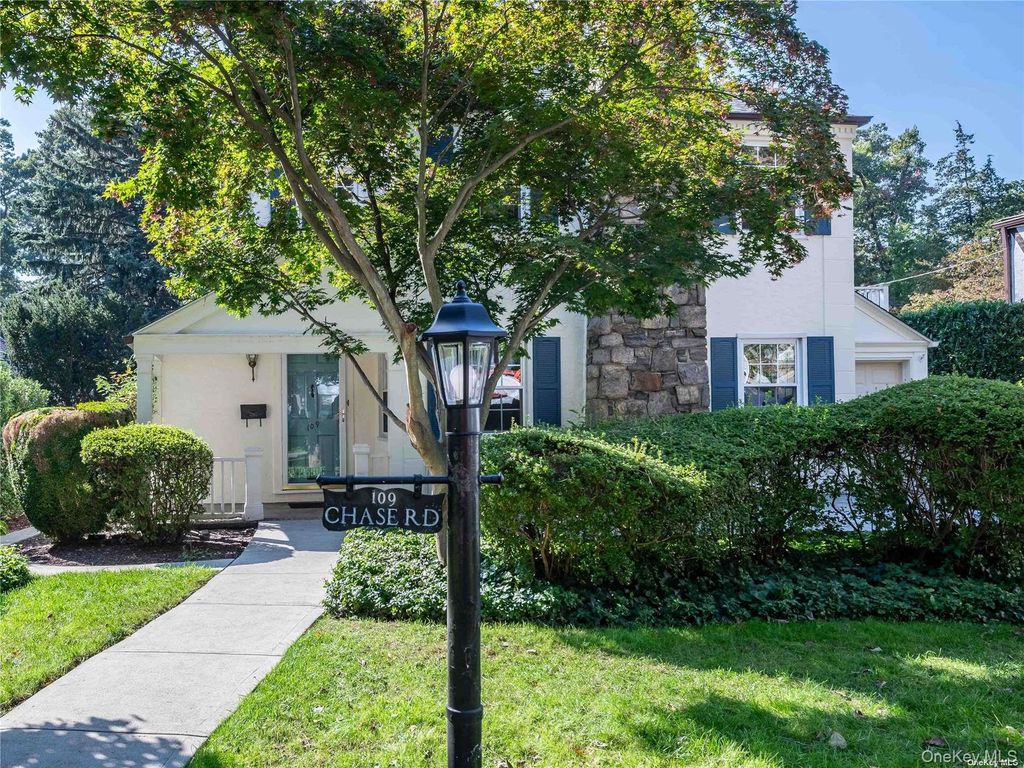 109 Chase Road, Manhasset, NY 11030