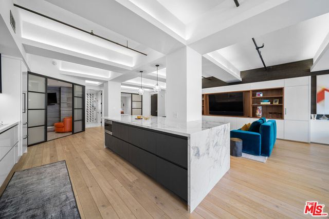 849 S Broadway 812, Los Angeles, CA 90014