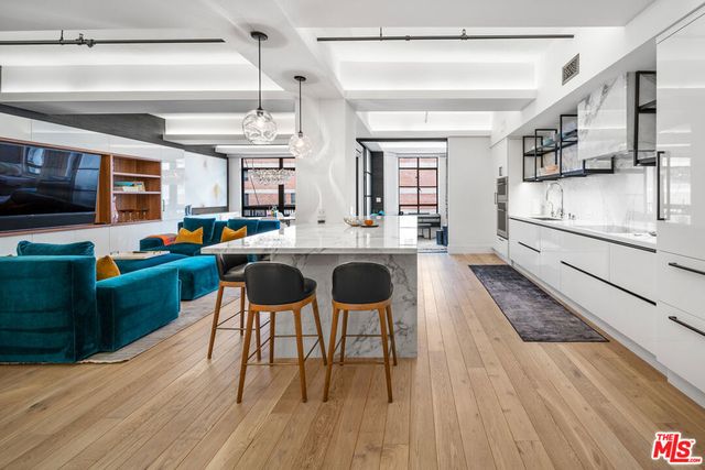 849 S Broadway 812, Los Angeles, CA 90014