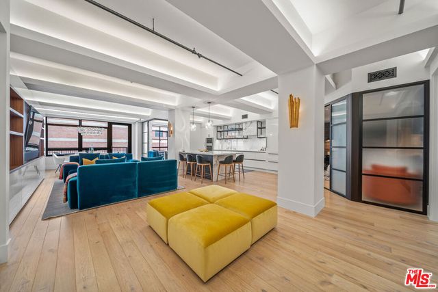 849 S Broadway 812, Los Angeles, CA 90014