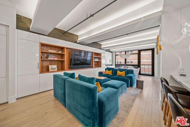 849 S Broadway 812, Los Angeles, CA 90014