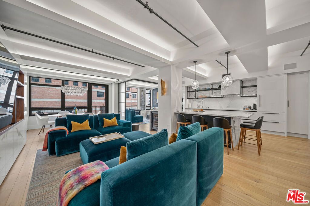 849 S Broadway 812, Los Angeles, CA 90014