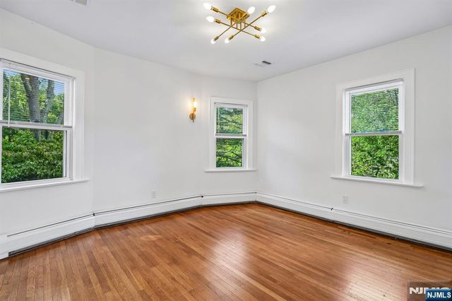 91 Birchwood Road, Glen Rock, NJ 07452