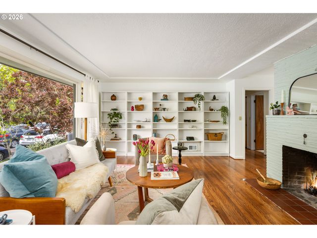 626 Se 42ND Ave, Portland, OR 97215