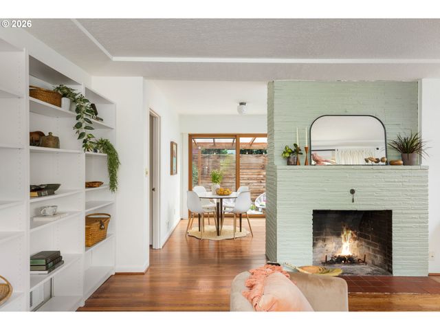 626 Se 42ND Ave, Portland, OR 97215