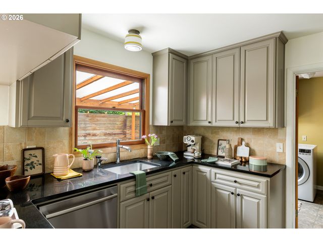 626 Se 42ND Ave, Portland, OR 97215
