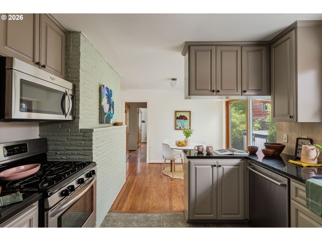 626 Se 42ND Ave, Portland, OR 97215