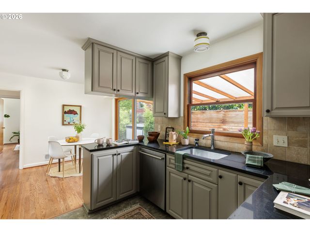 626 Se 42ND Ave, Portland, OR 97215