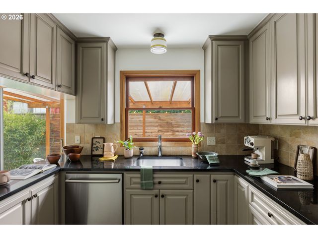 626 Se 42ND Ave, Portland, OR 97215
