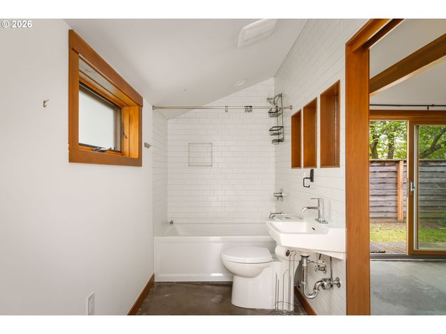 626 Se 42ND Ave, Portland, OR 97215