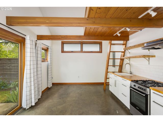 626 Se 42ND Ave, Portland, OR 97215