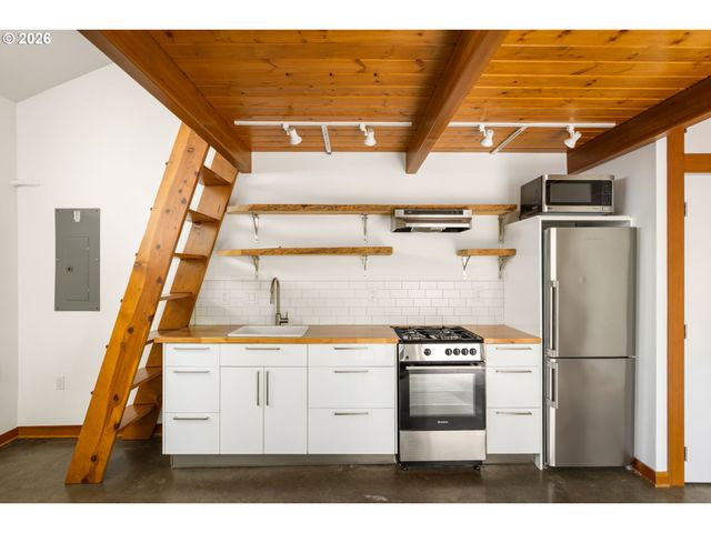 626 Se 42ND Ave, Portland, OR 97215