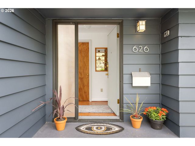 626 Se 42ND Ave, Portland, OR 97215