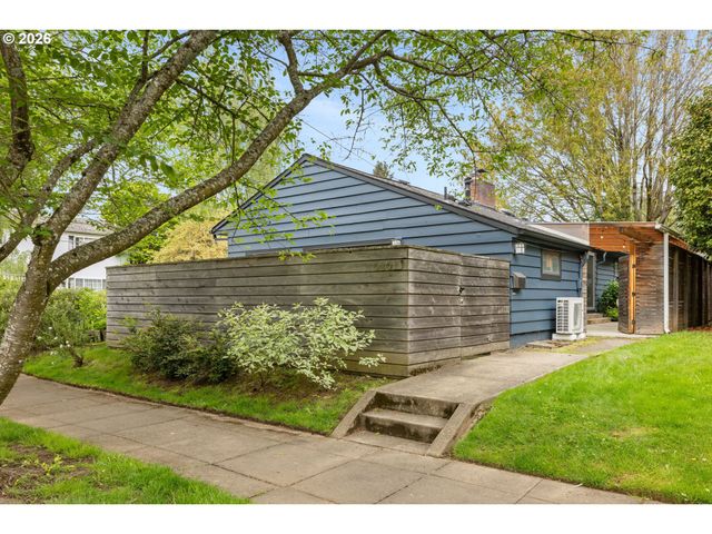 626 Se 42ND Ave, Portland, OR 97215