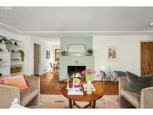 626 Se 42ND Ave, Portland, OR 97215
