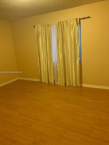 10340 SW 15th St, Pembroke Pines, FL 33025