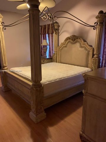 10340 SW 15th St, Pembroke Pines, FL 33025
