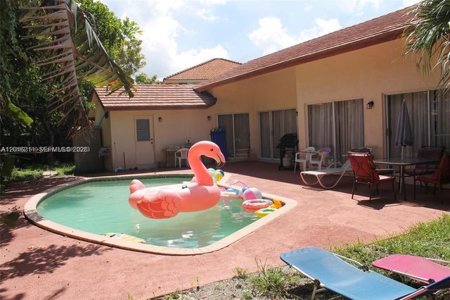 10340 SW 15th St, Pembroke Pines, FL 33025