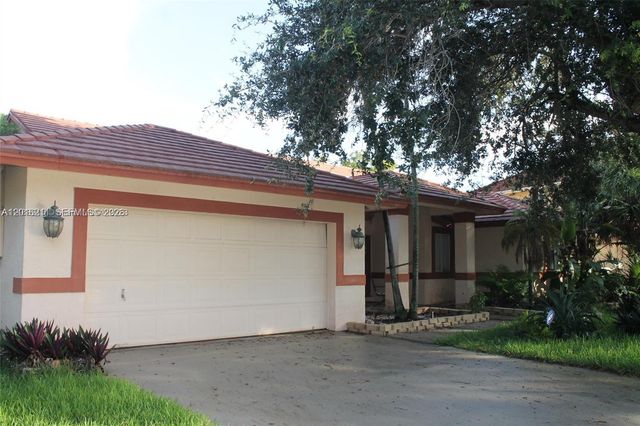 10340 SW 15th St, Pembroke Pines, FL 33025