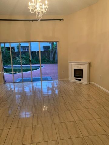 10340 SW 15th St, Pembroke Pines, FL 33025