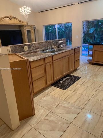 10340 SW 15th St, Pembroke Pines, FL 33025