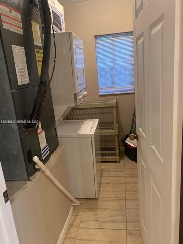 10340 SW 15th St, Pembroke Pines, FL 33025