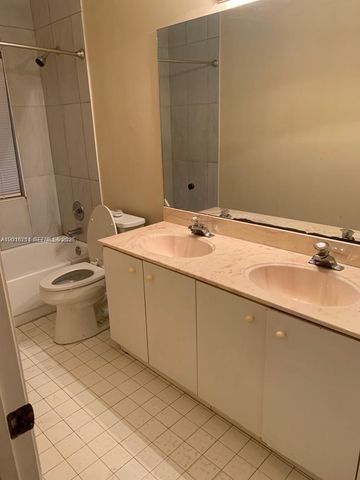 10340 SW 15th St, Pembroke Pines, FL 33025