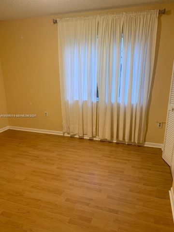 10340 SW 15th St, Pembroke Pines, FL 33025
