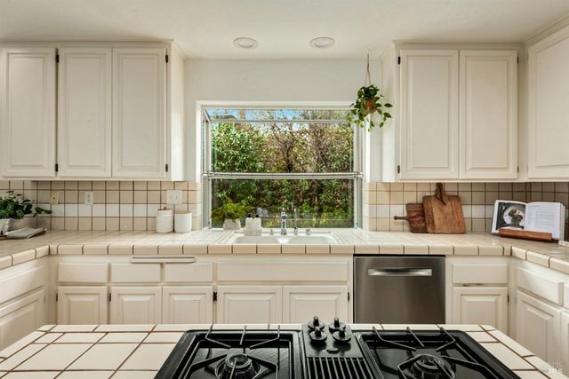 410 Tee Dr, Healdsburg, CA 95448