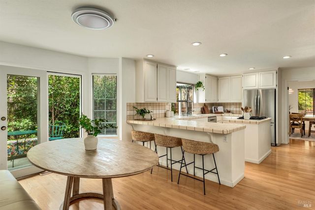410 Tee Dr, Healdsburg, CA 95448