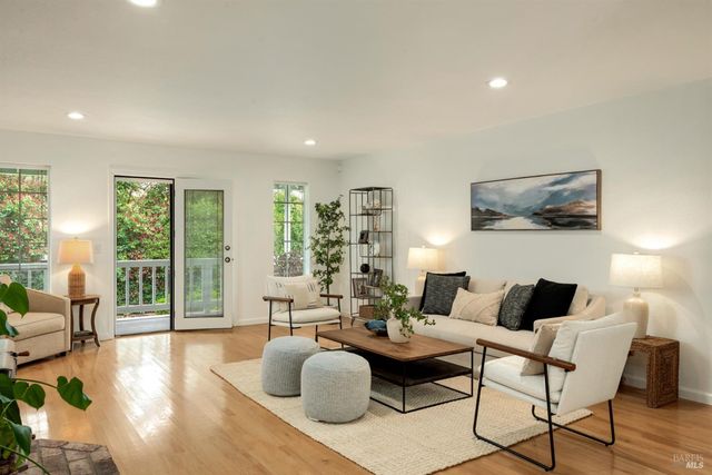 410 Tee Dr, Healdsburg, CA 95448