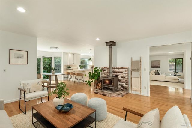 410 Tee Dr, Healdsburg, CA 95448