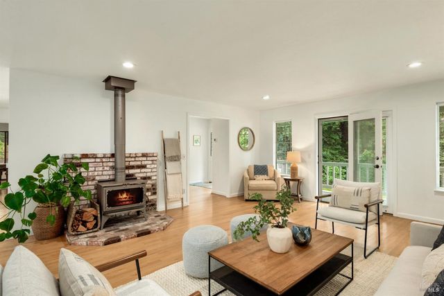 410 Tee Dr, Healdsburg, CA 95448