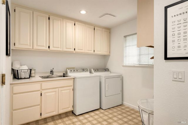 410 Tee Dr, Healdsburg, CA 95448