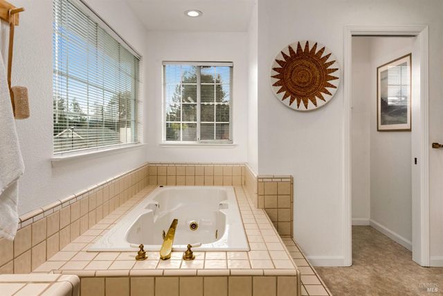410 Tee Dr, Healdsburg, CA 95448