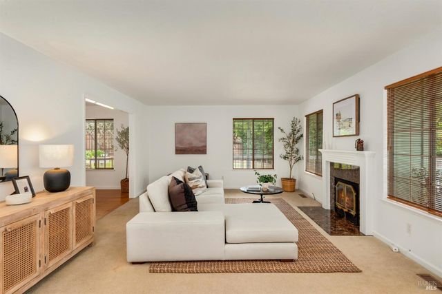 410 Tee Dr, Healdsburg, CA 95448