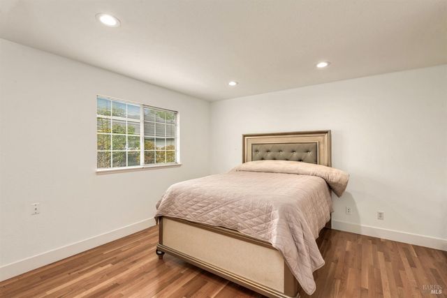 410 Tee Dr, Healdsburg, CA 95448
