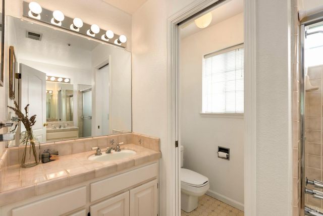 410 Tee Dr, Healdsburg, CA 95448
