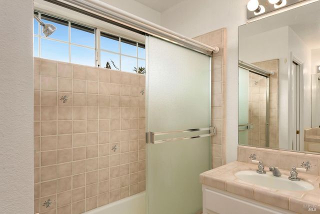 410 Tee Dr, Healdsburg, CA 95448
