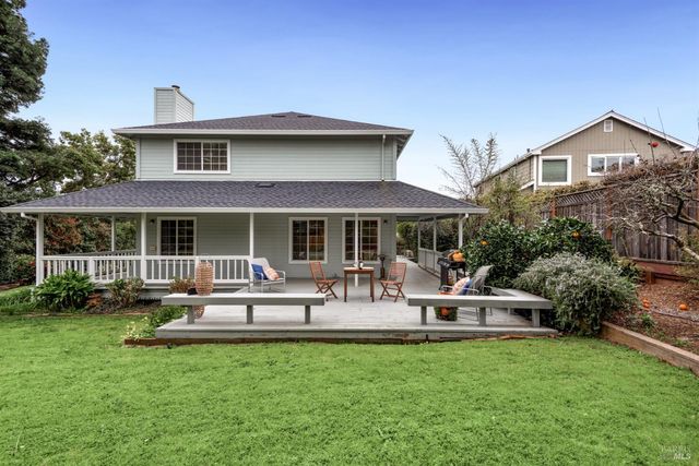 410 Tee Dr, Healdsburg, CA 95448