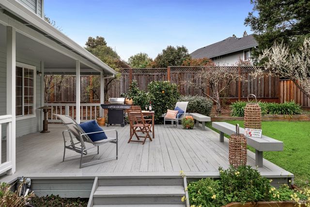410 Tee Dr, Healdsburg, CA 95448