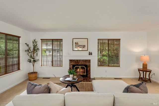 410 Tee Dr, Healdsburg, CA 95448