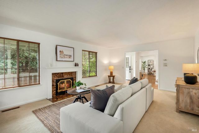 410 Tee Dr, Healdsburg, CA 95448