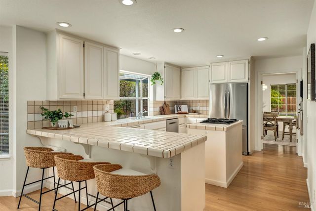 410 Tee Dr, Healdsburg, CA 95448