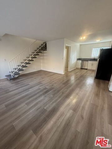 6544 S Victoria Avenue, Los Angeles, CA 90043