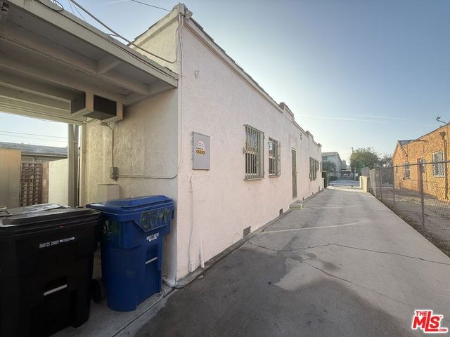 6544 S Victoria Avenue, Los Angeles, CA 90043