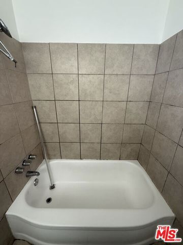 6544 S Victoria Avenue, Los Angeles, CA 90043