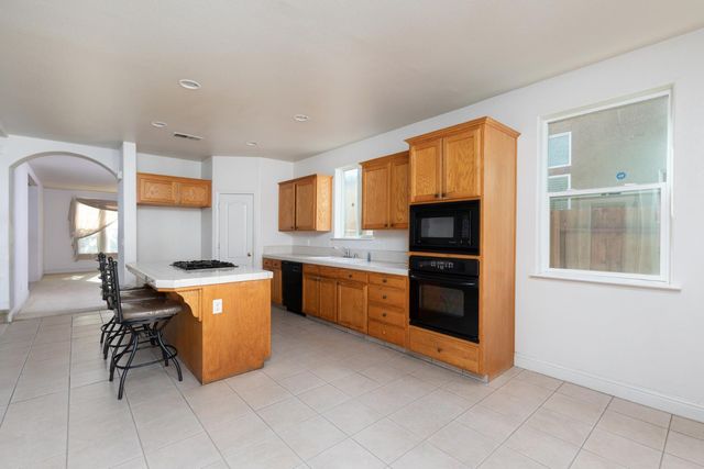 2681 Wrenwood Avenue, Clovis, CA 93611